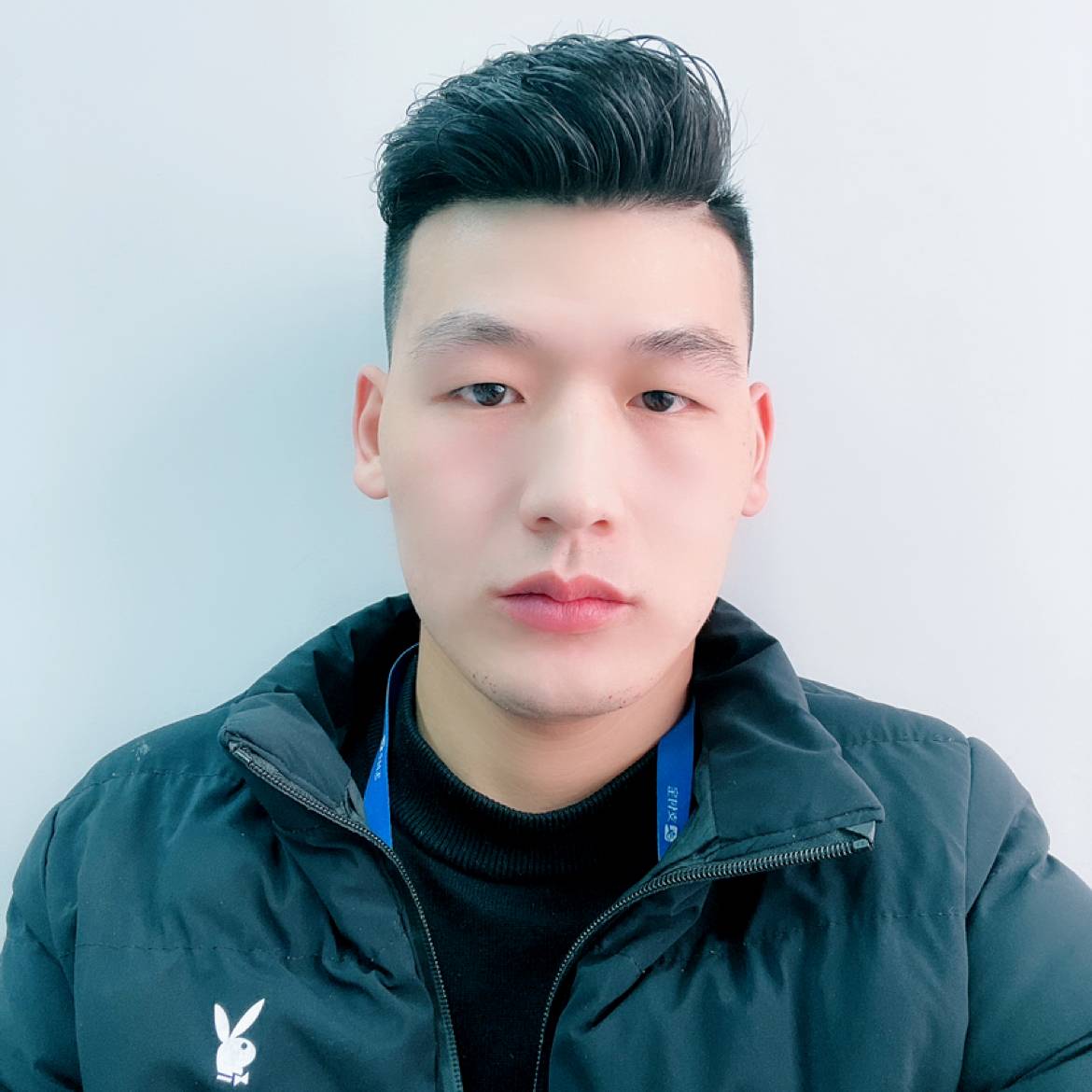 俊秀爱恋高山的照片