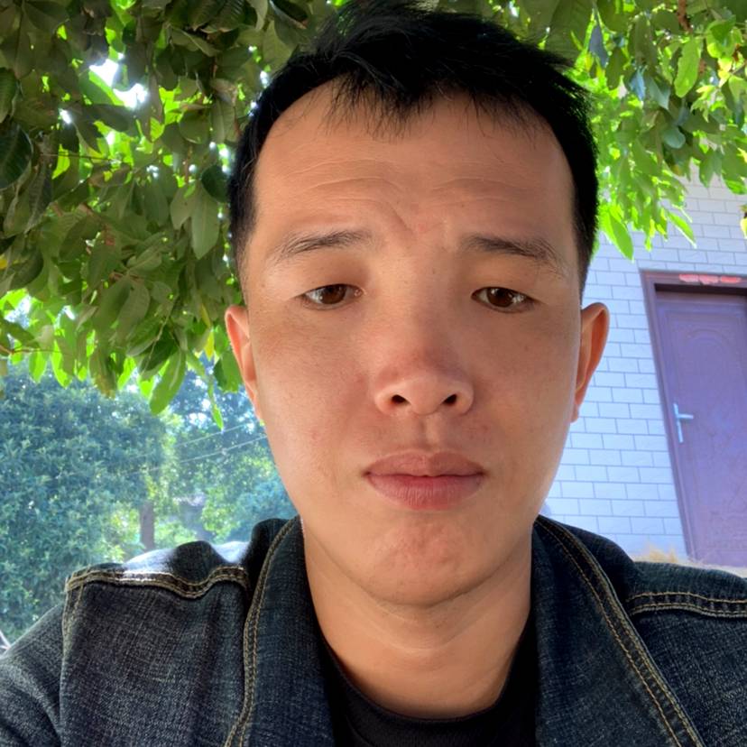 帅气挽手小蚂蚁的照片