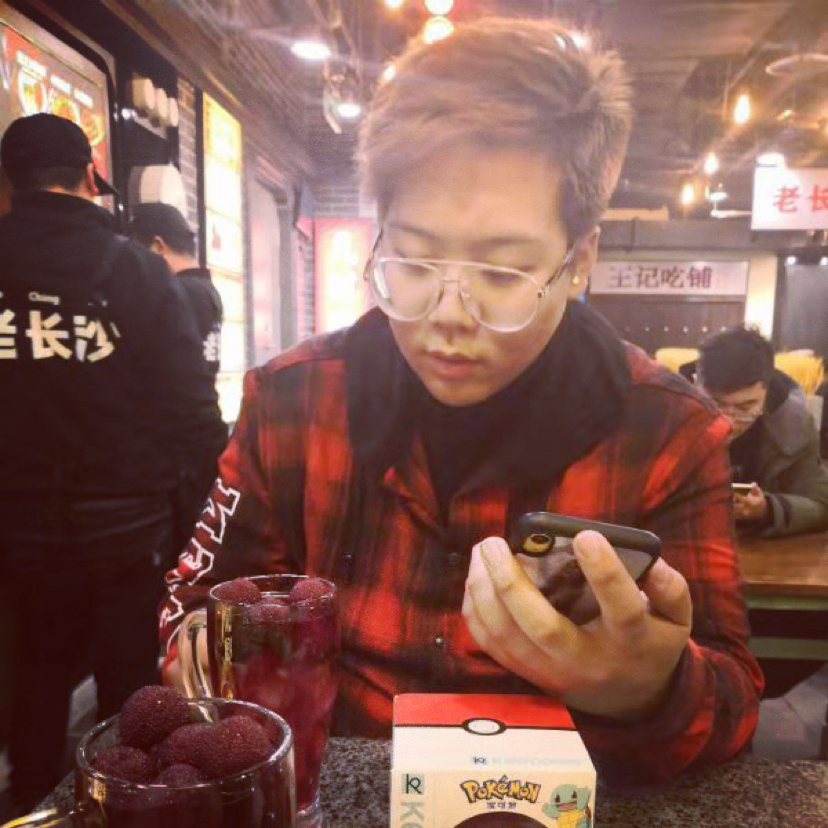 欢喜倾心微笑的照片