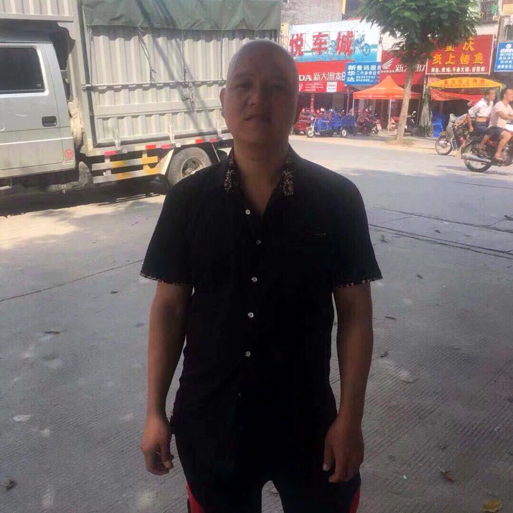 面对现实无可奈何的照片