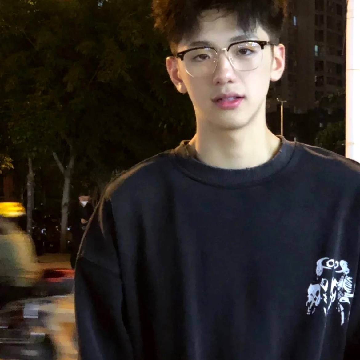 隐形挽手小蘑菇的照片