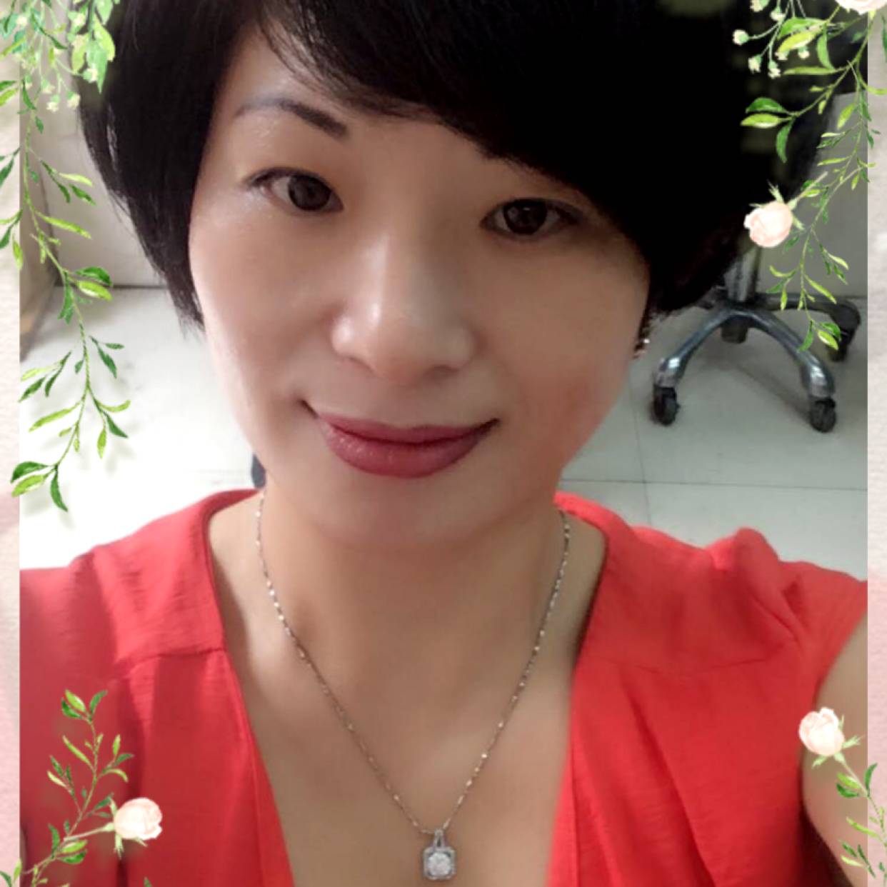 含蓄闻钢笔的照片