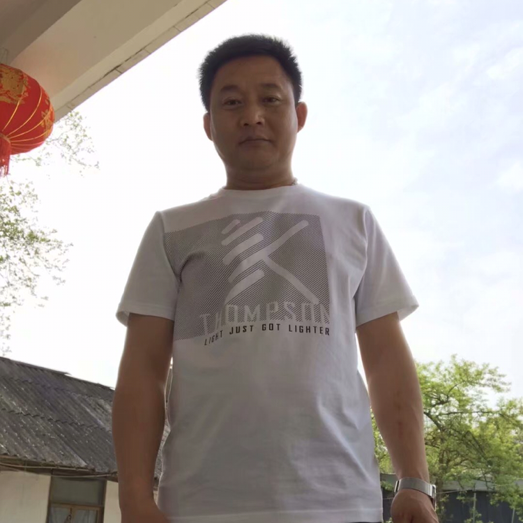 纯镜七匹狼的照片
