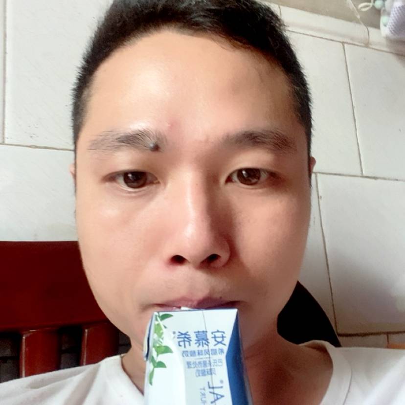 优美蹙眉小虾米的照片