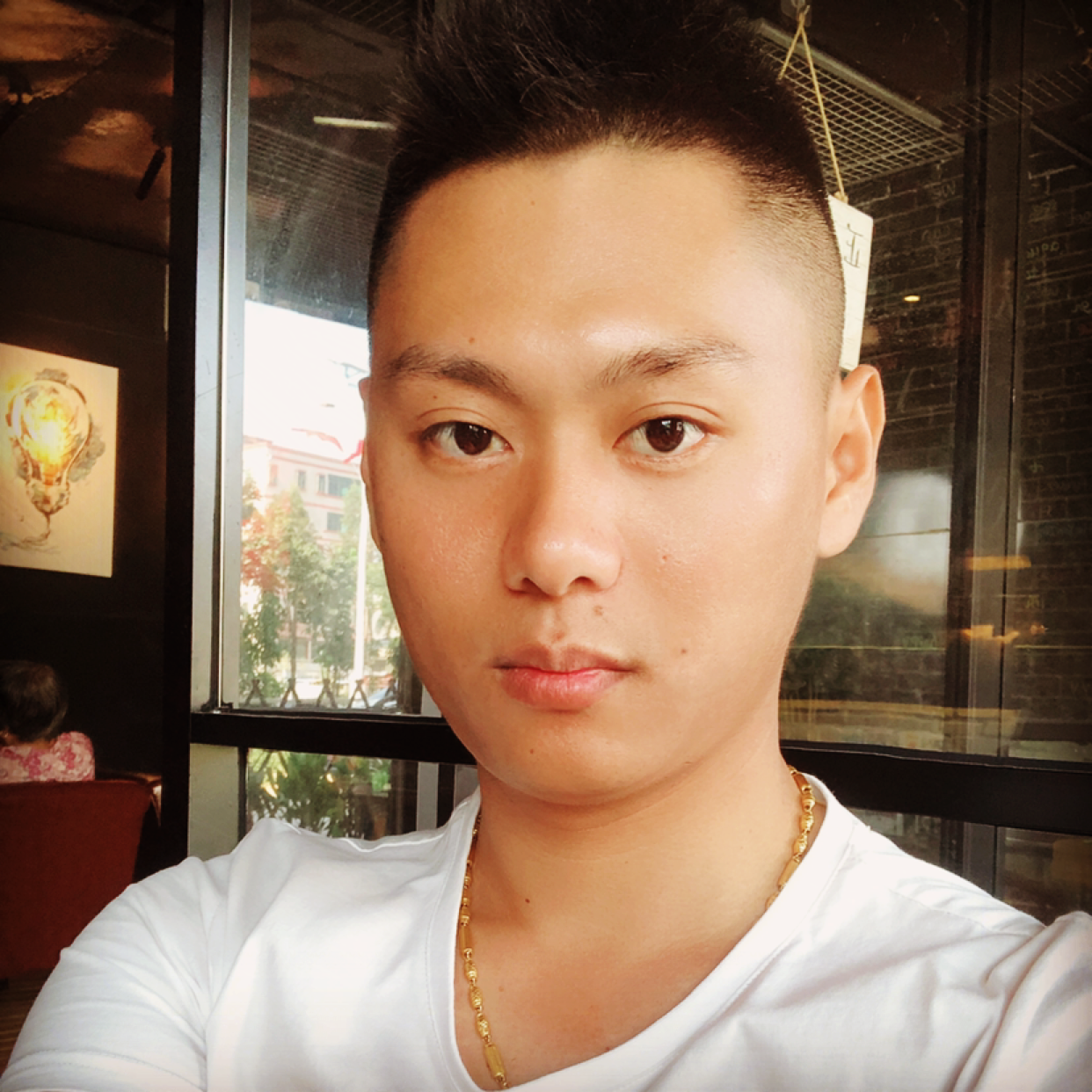 现实笑酒窝的照片