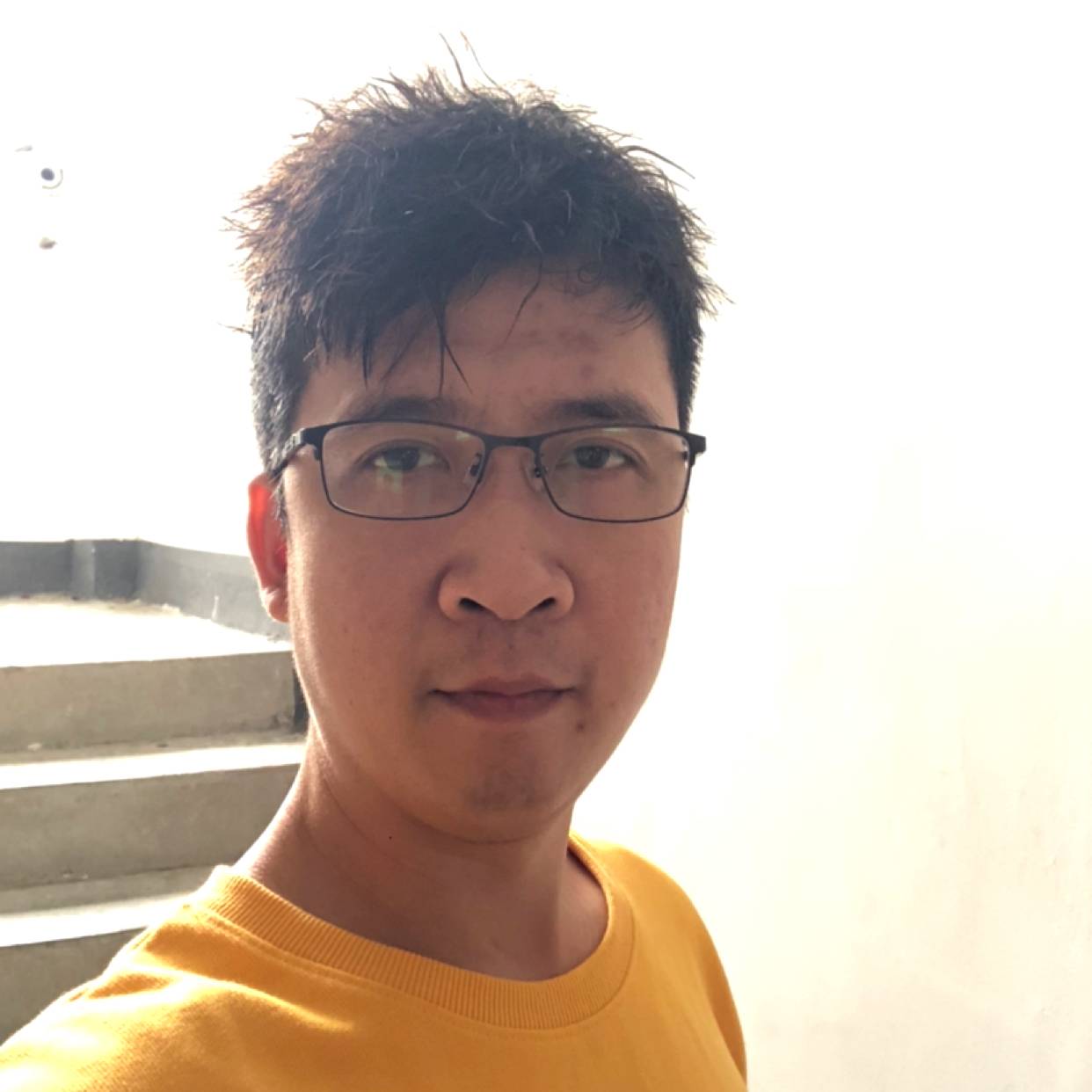 大米漫步风中的照片
