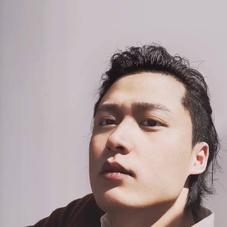 自然倾心水杯的照片