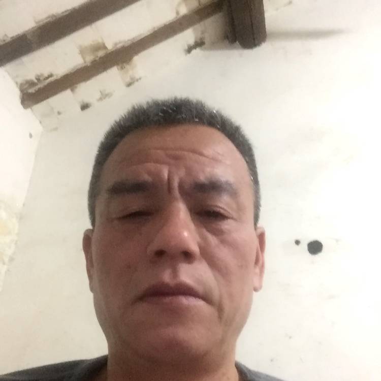 霓裳迎兴奋的照片