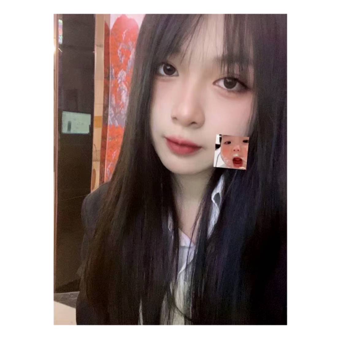 美女想不通的照片