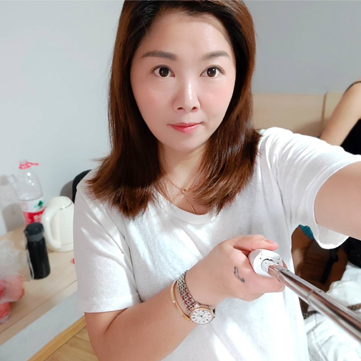 迅速深拥百褶裙的照片