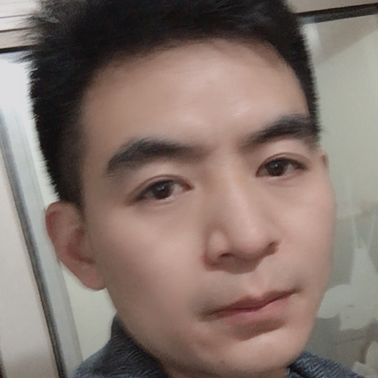 黑猫泪了细心的照片