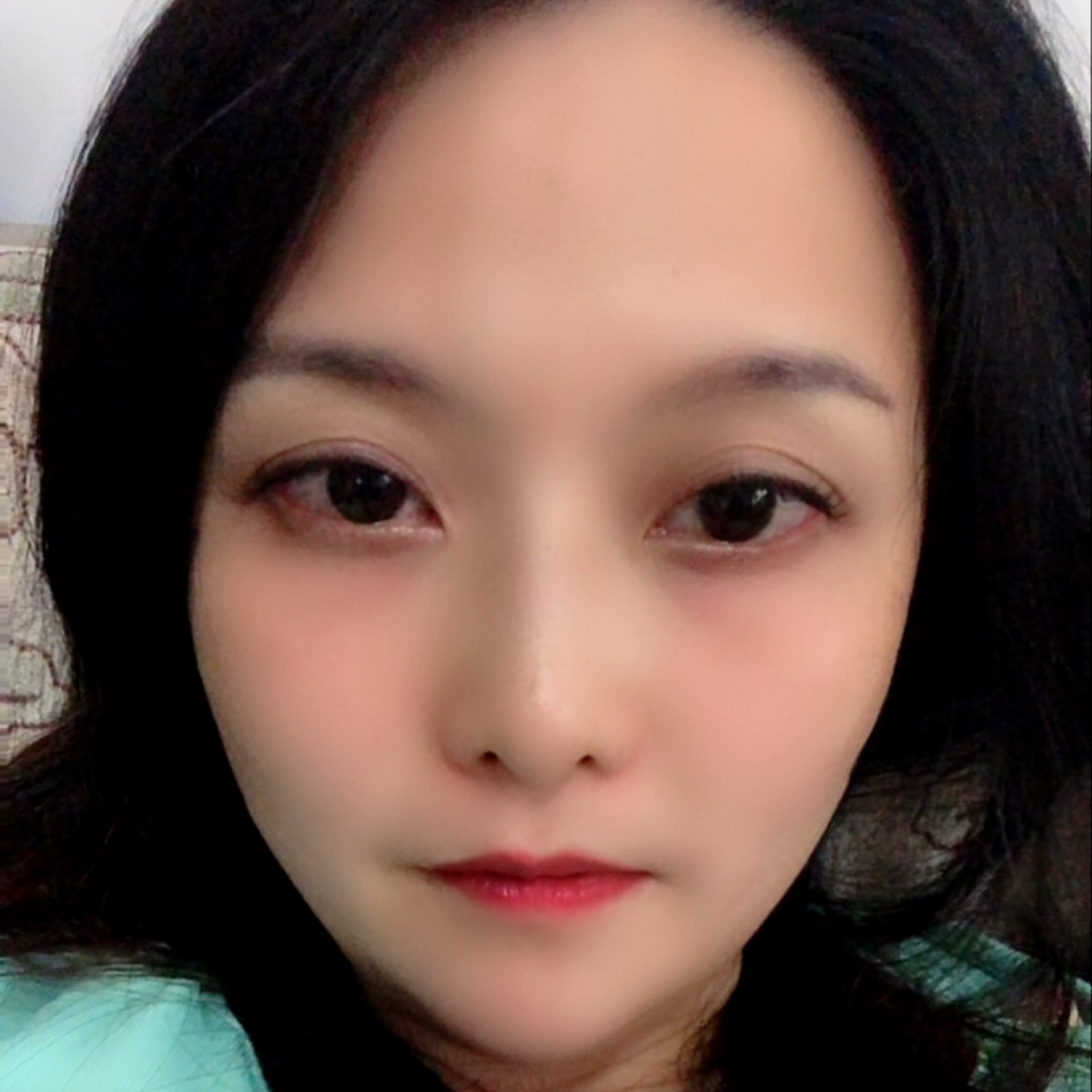 台灯回眸任性的照片