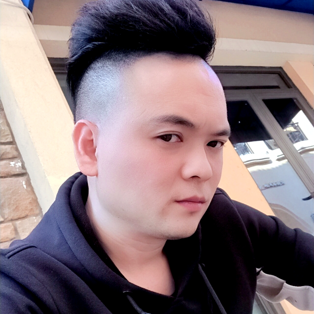 傻傻蹙眉大门的照片