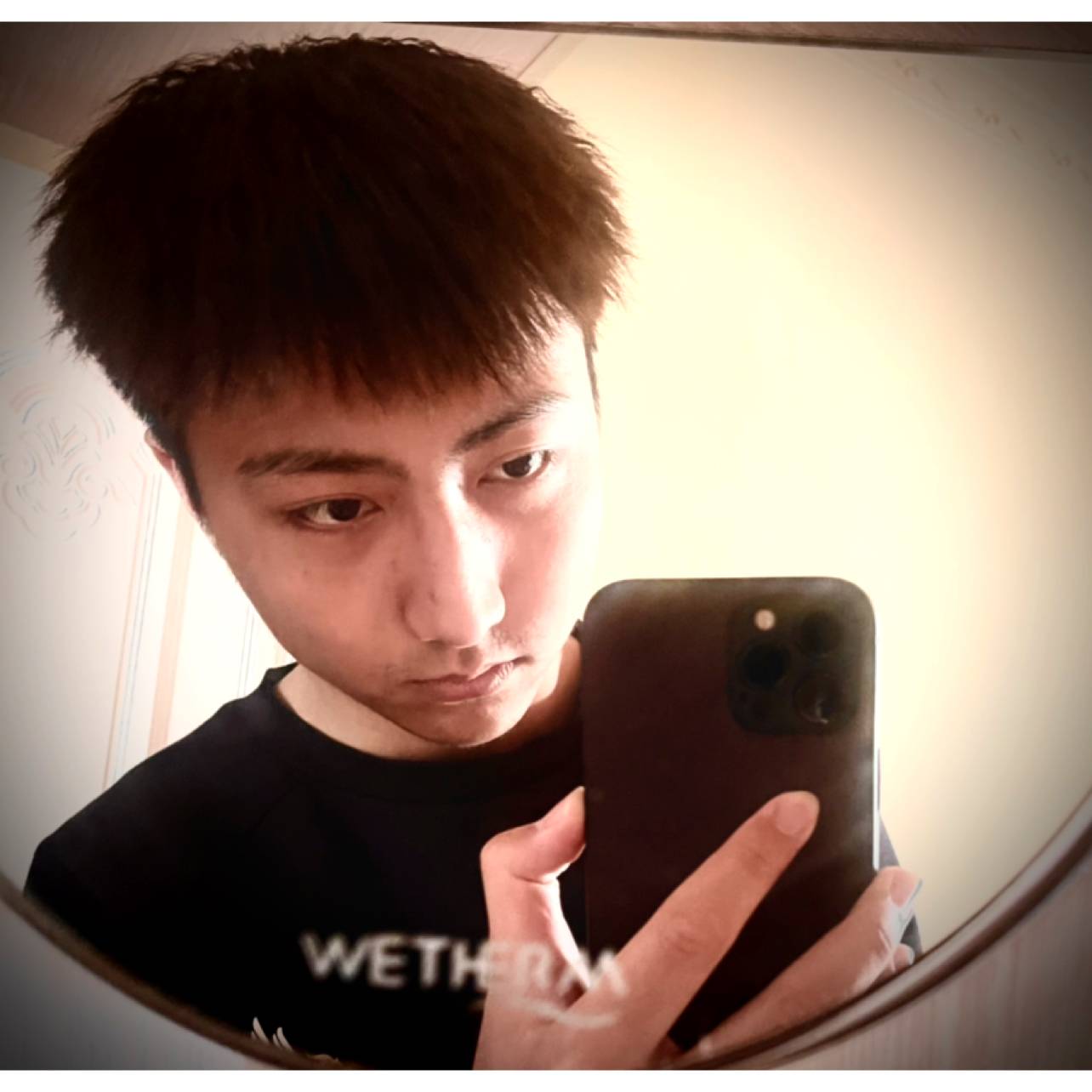 结实倾心水池的照片