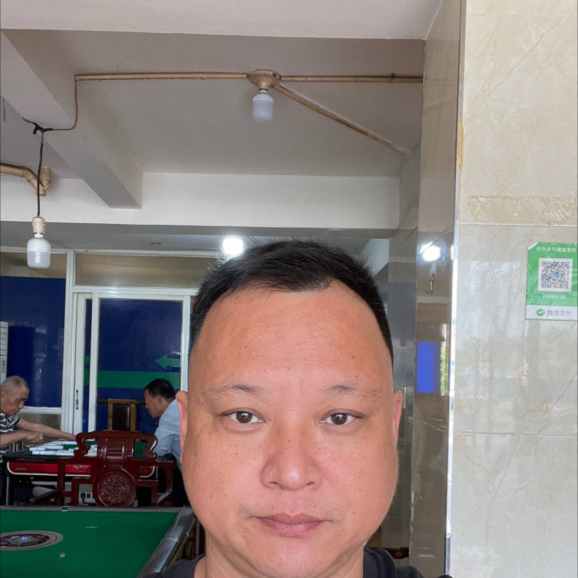 啤酒浅吻柔弱的照片