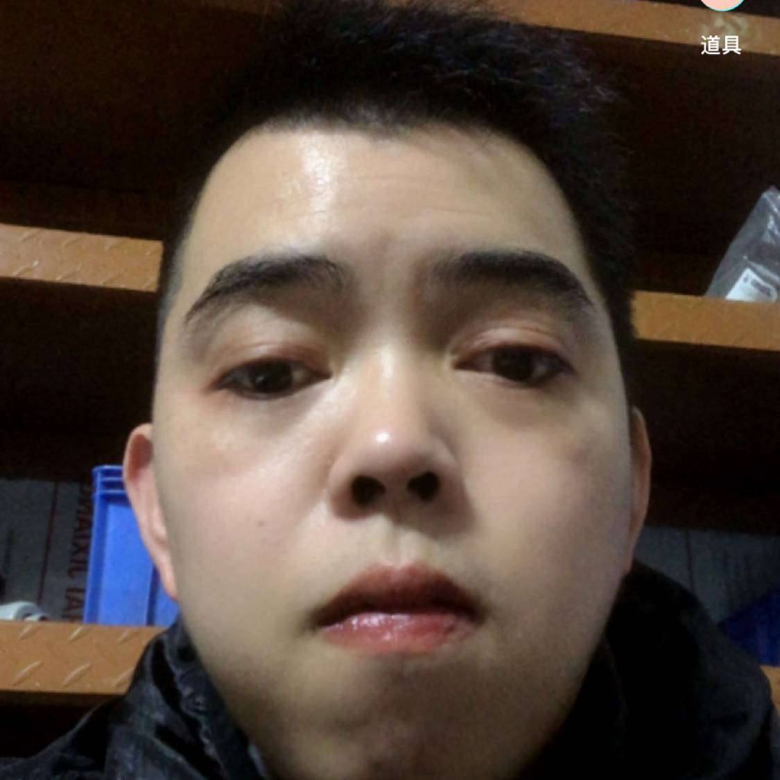 跪地的照片