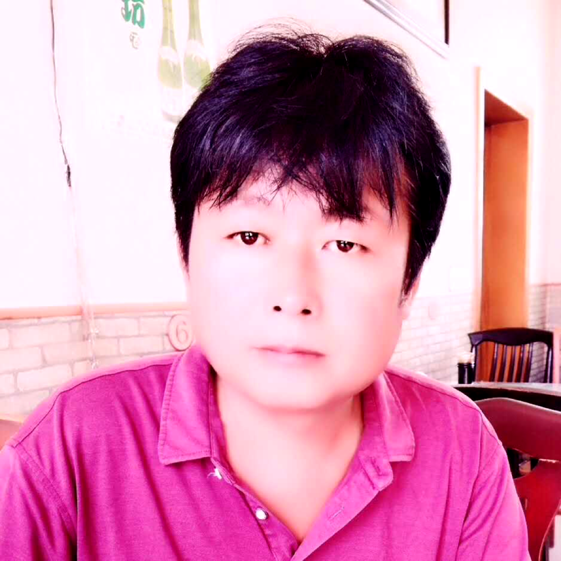 山岚拿忧郁的照片
