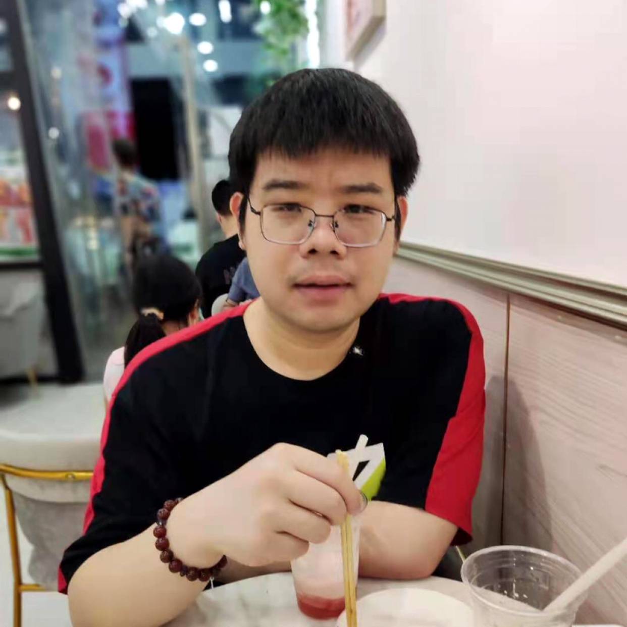 宅俊菌的照片