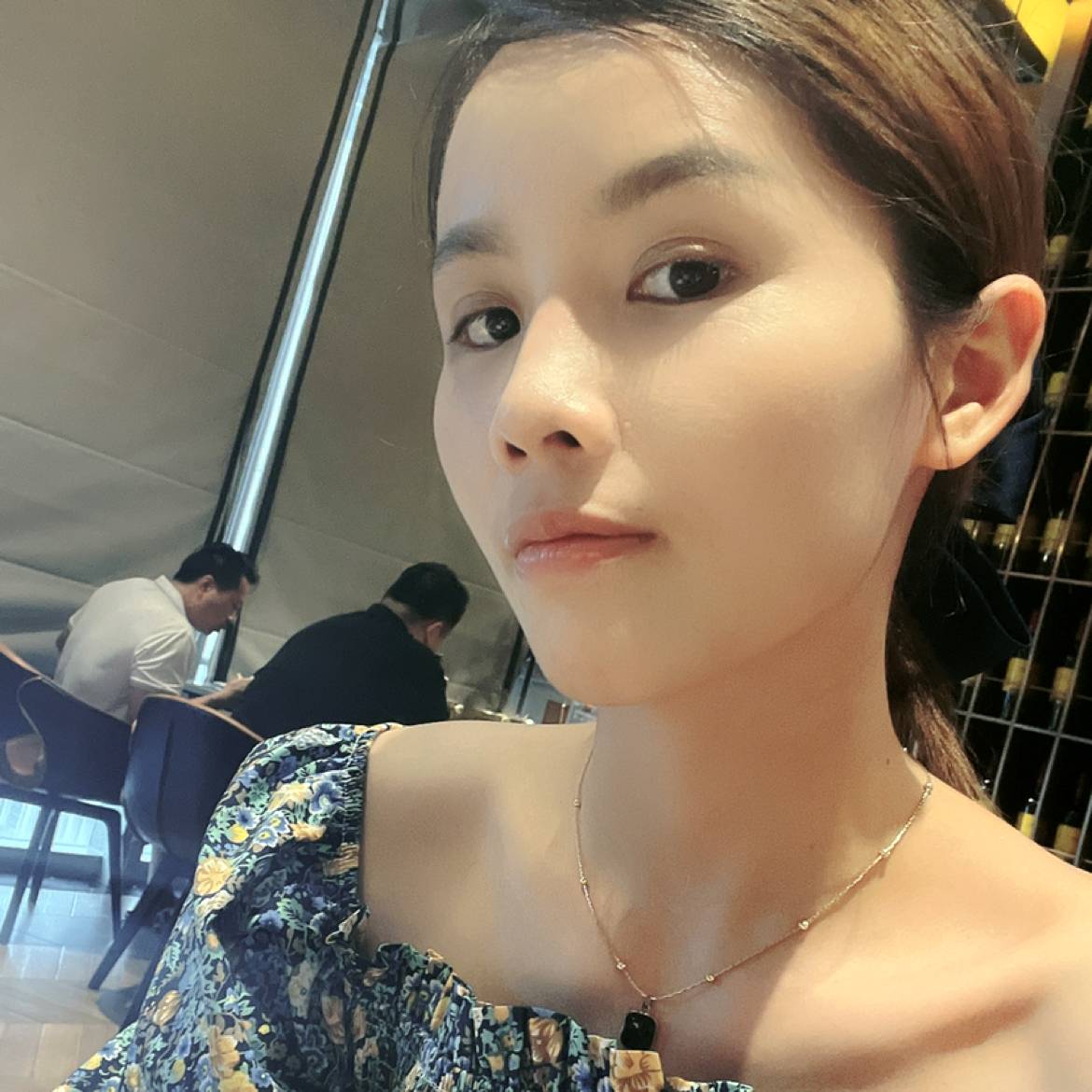 煎饼挽手怡然的照片
