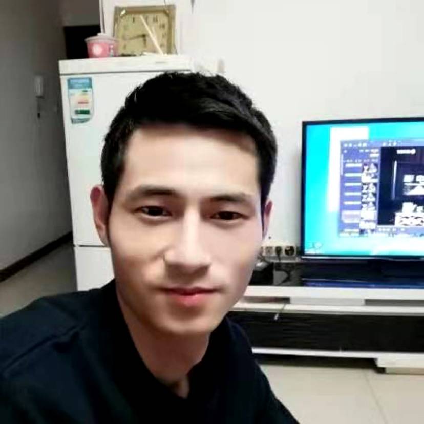 潇洒深拥墨镜的照片