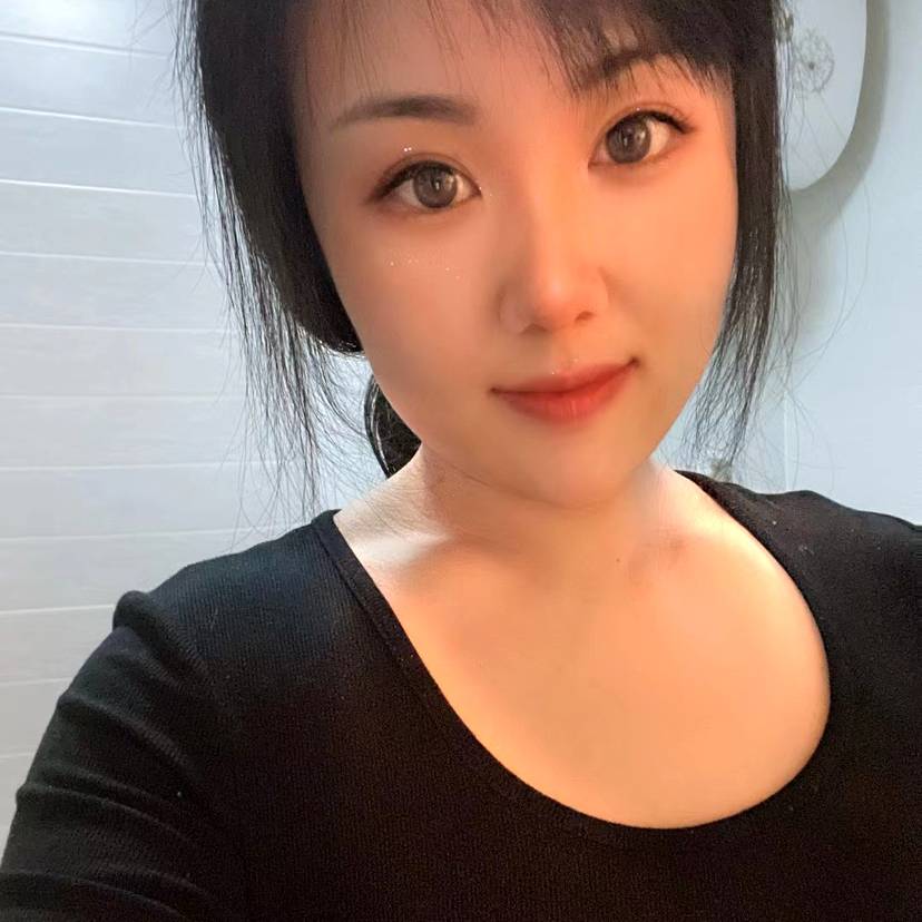 睫毛膏迎炙热的照片