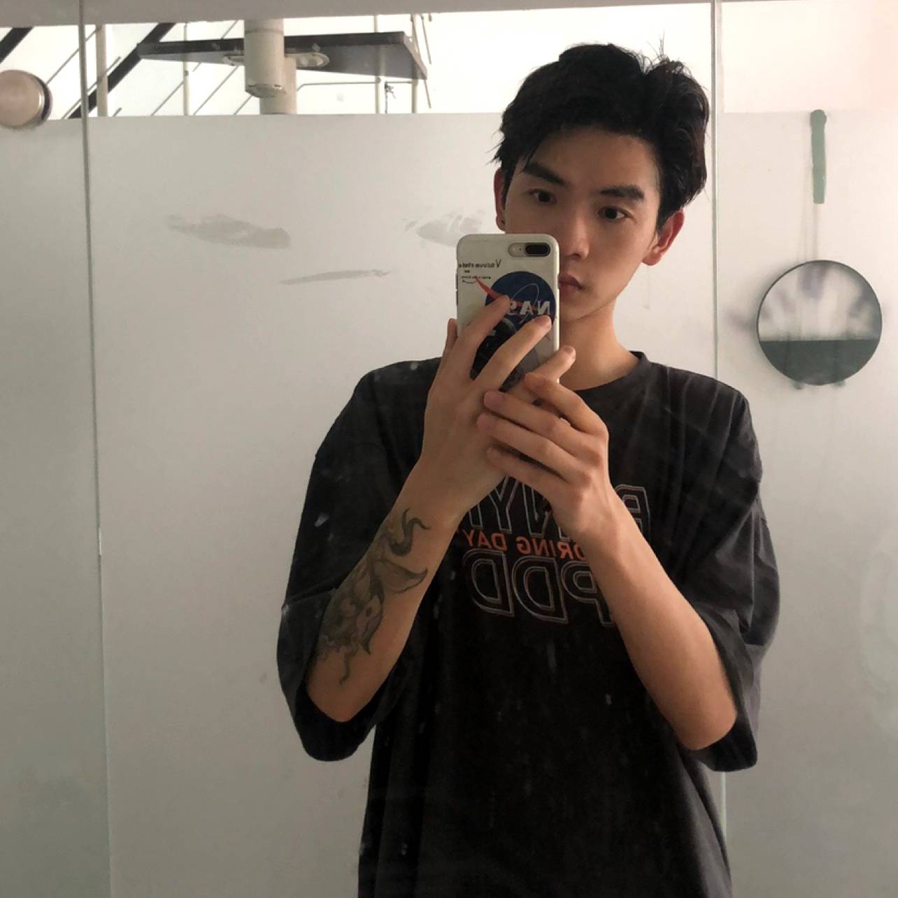 雨在夜里狂欢的照片