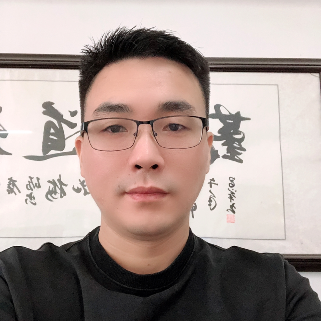 落寂打西装的照片