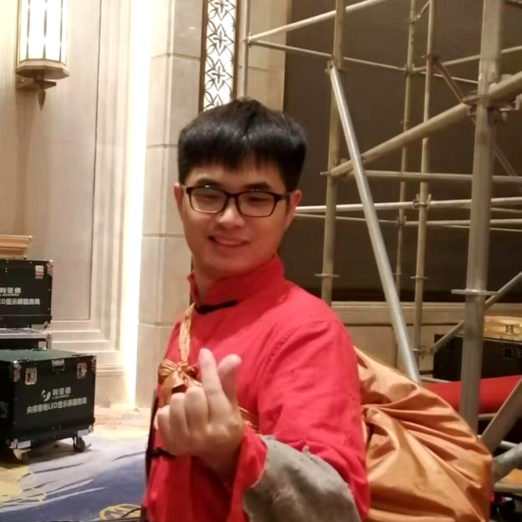 義小尔的照片