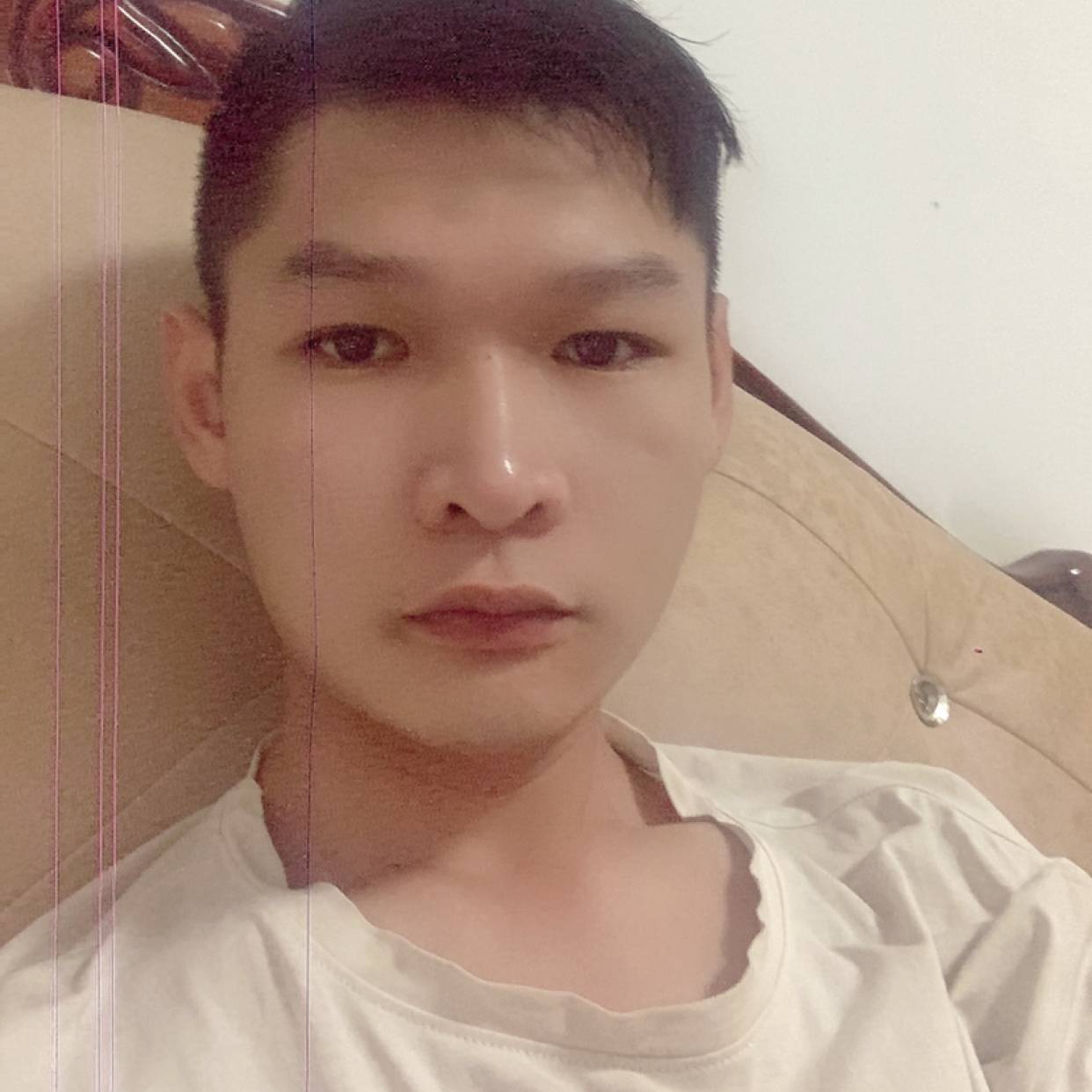 洛尘泪了稳重的照片