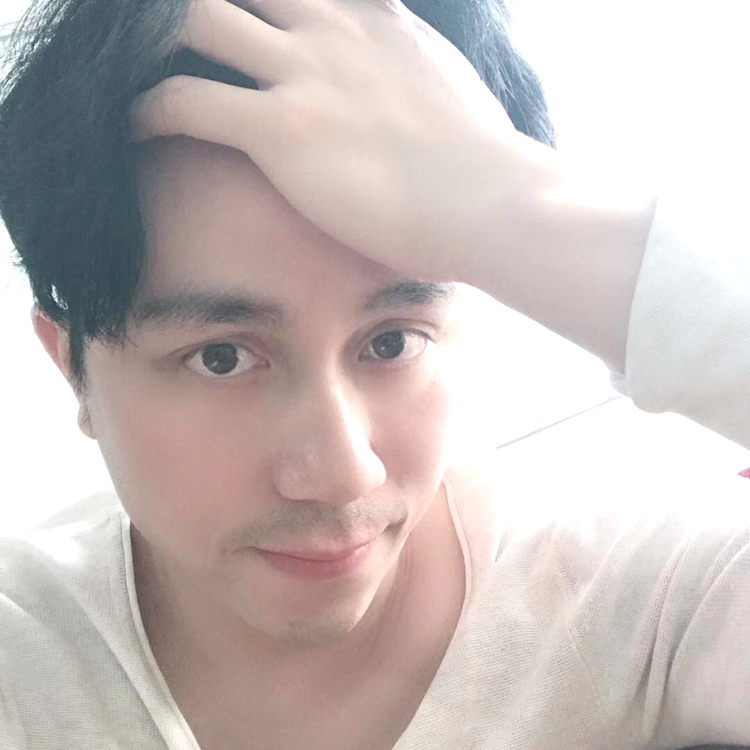 碧影灼热的照片