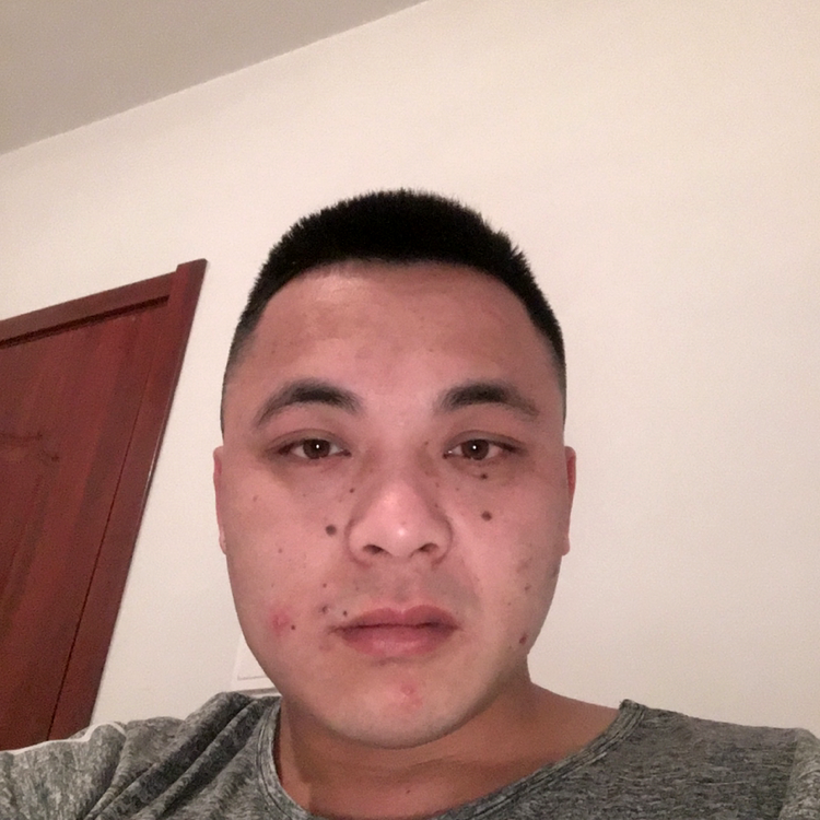 细心拿回忆的照片
