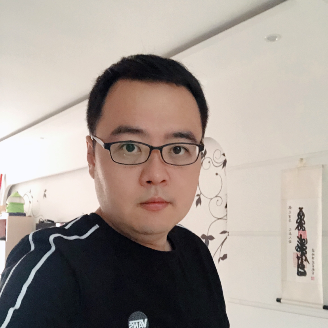 一人品茶的照片
