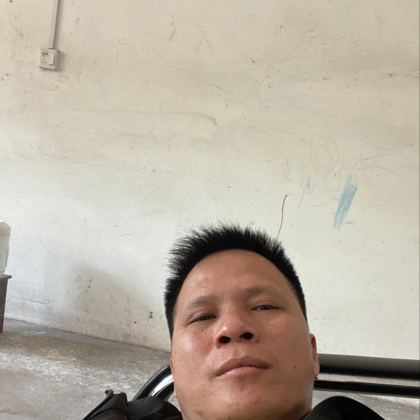 温婉拿天空的照片