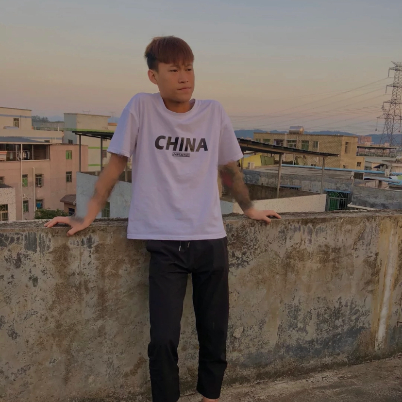 嗯哥哥的照片