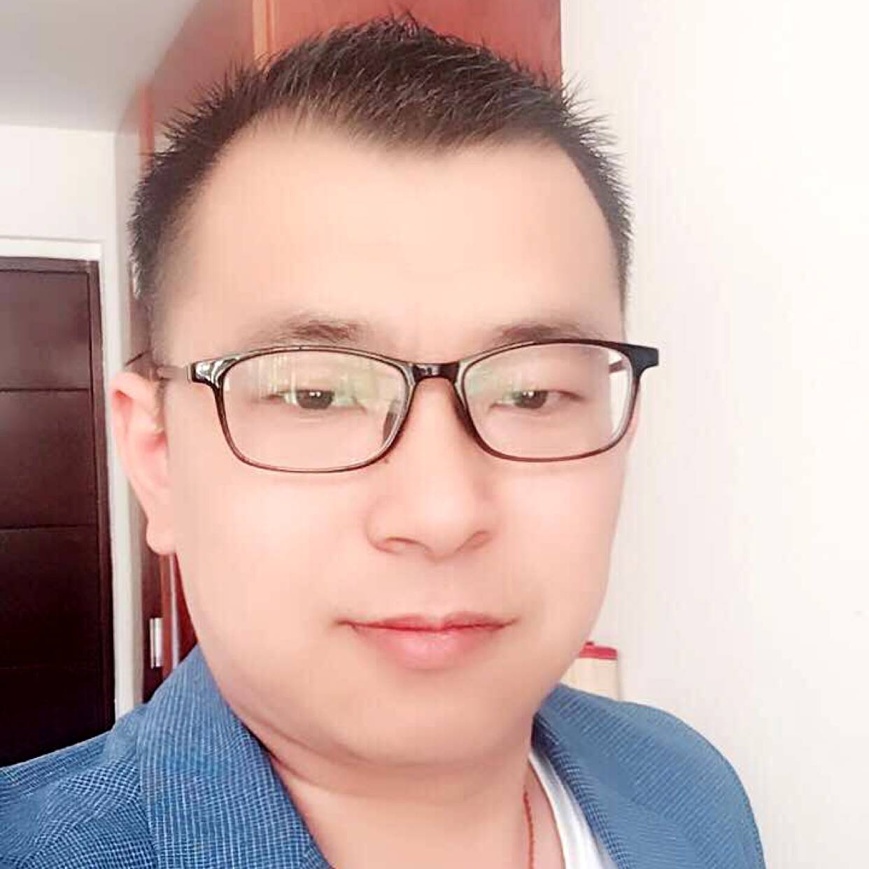 蜗牛浅吻结实的照片