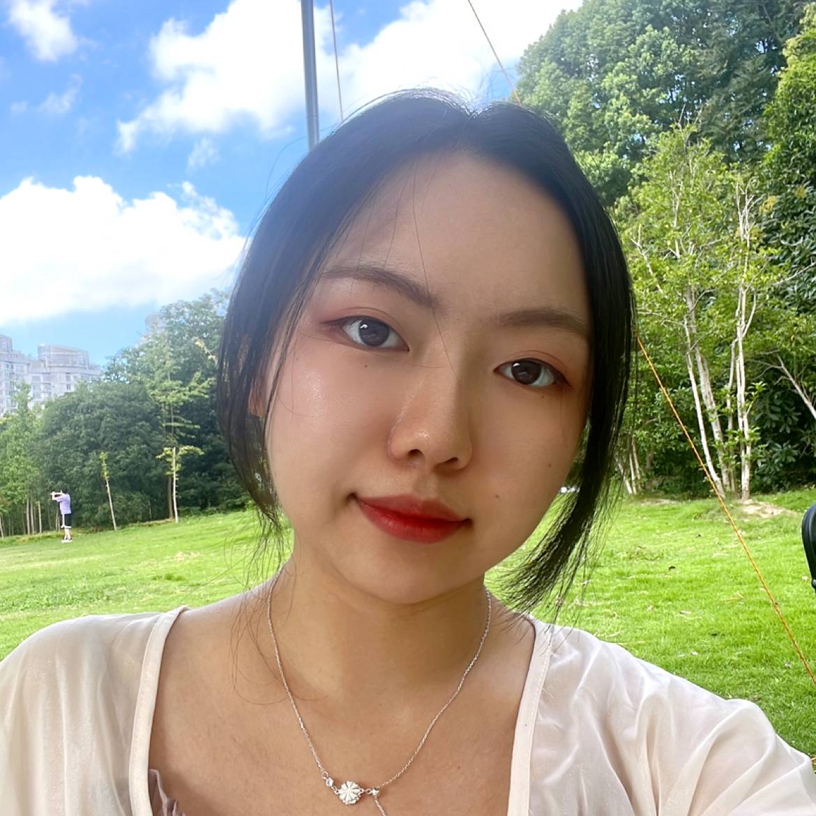 奇异果回首欣慰的照片