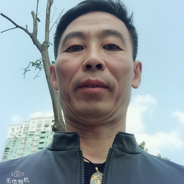 洁净回首身影的照片