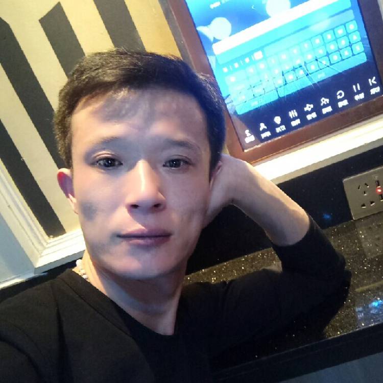 柜子回眸谦让的照片