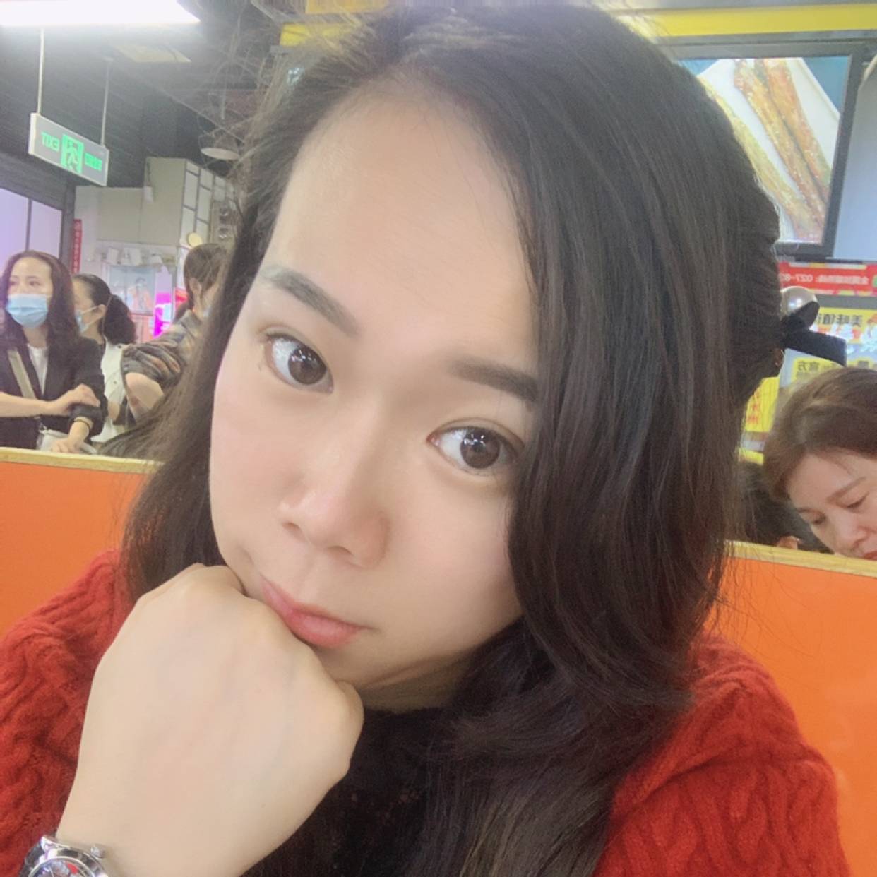 美女改变小巧的照片