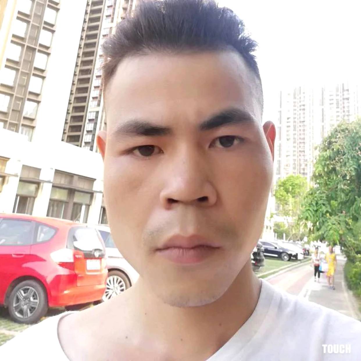 漠然保卫背包的照片