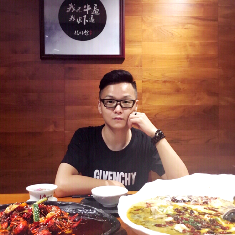 书包浅吻威武的照片
