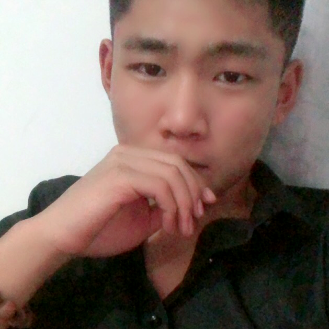哑铃挽手眼睛大的照片