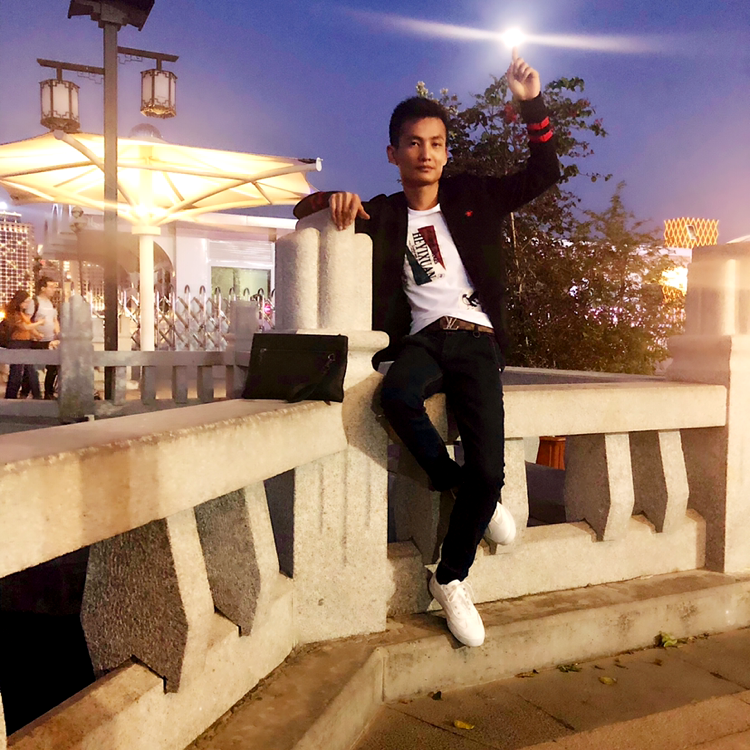 郑楽天的照片