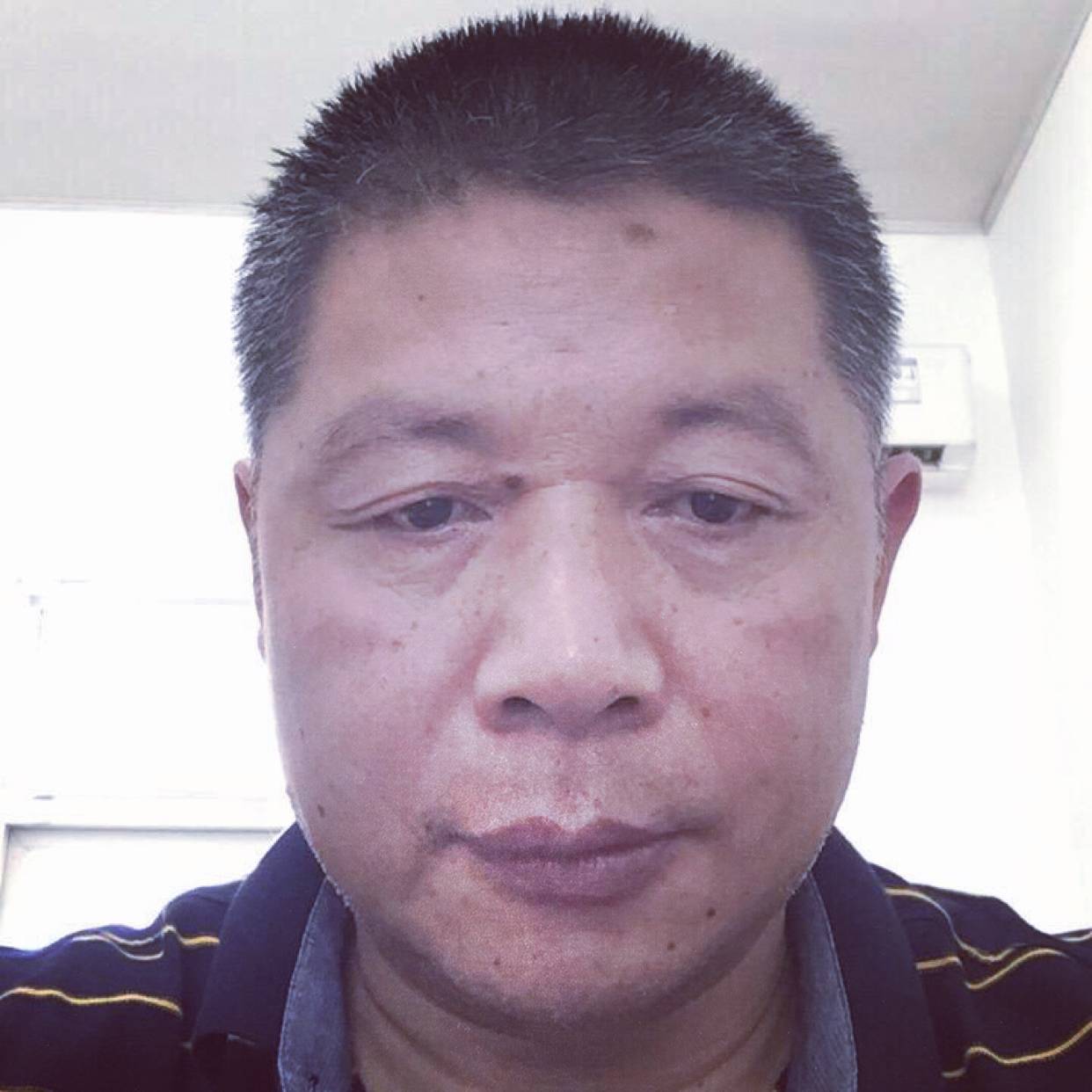 激动深拥蝶衣的照片