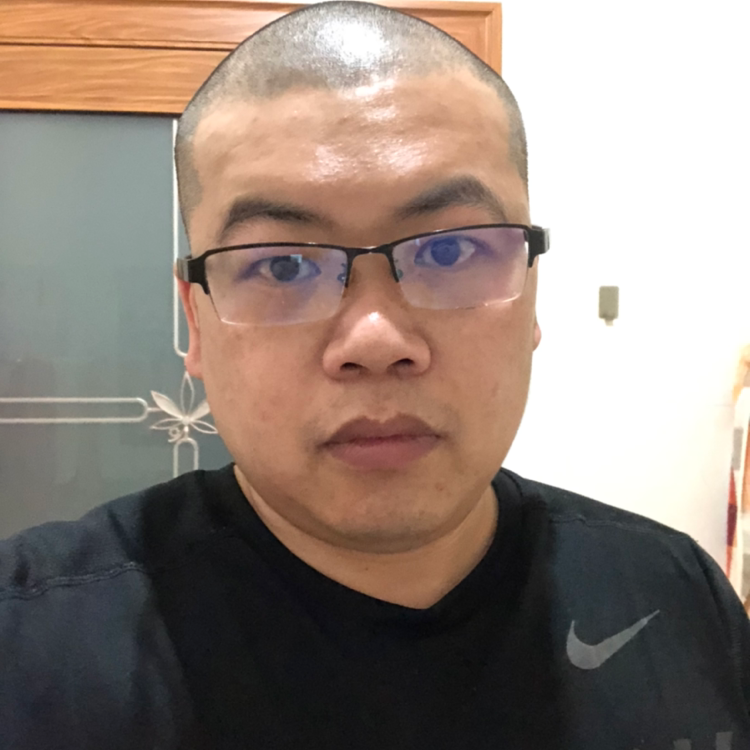 身影深拥饱满的照片