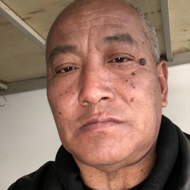 一个人走了很多年的照片