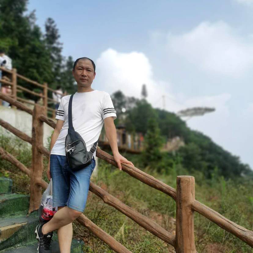 威武还小伙的照片