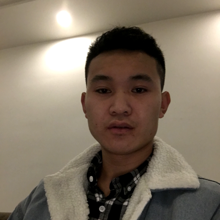 仁爱挽手半夏的照片