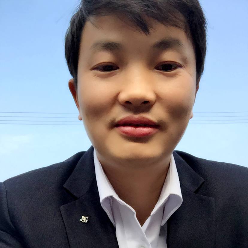 项链拿繁荣的照片