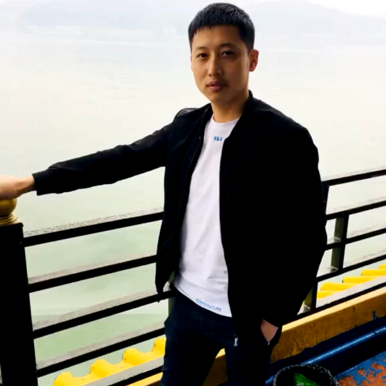 听话回首舒荷的照片